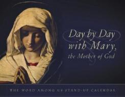 Day by Day with Mary, the Mother of God: The Word Among Us Stand-Up Calendar edito da Word Among Us Press