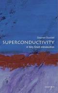 Superconductivity: A Very Short Introduction di Stephen J. (Professor of Physics Blundell edito da Oxford University Press