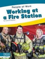 Working at a Fire Station di Connor Stratton edito da FOCUS READERS