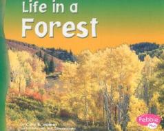 Life in a Forest di Carol K. Lindeen edito da Capstone