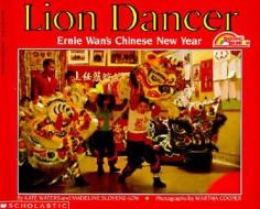 Lion Dancer: Ernie WAN's Chinese New Year di Kate Waters edito da Turtleback Books