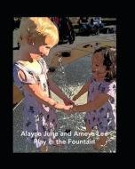 Alayna June and Ameya Lee Play in the Fountain di Roxane Lee edito da LIGHTNING SOURCE INC