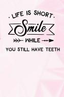 Life Is Short Smile While You Still Have Teeth: Lined Notebook and Journal Composition Book Diary for Women di Dentists Journals edito da INDEPENDENTLY PUBLISHED