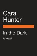 In the Dark di Cara Hunter edito da PENGUIN GROUP