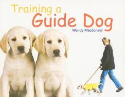 Training a Guide Dog di Wendy MacDonald edito da Rigby
