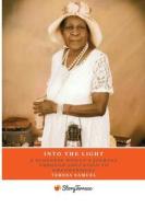 Into the Light: A Sudanese Woman's Journey Through Education to Empowerment di Teresa Samuel edito da Createspace