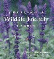 Creating A Wildlife Friendly Garden di Sharon Amos, Miranda Smith, "Country Living" edito da Pavilion Books