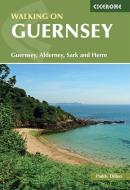 Walking On Guernsey di Paddy Dillon edito da Cicerone Press