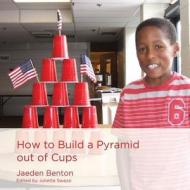 How to Build a Pyramid Out of Cups di Jaeden Benton edito da Xochitl Justice Press