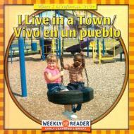 I Live in a Town/Vivo En Un Pueblo di Gini Holland edito da Weekly Reader Early Learning Library