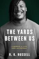 The Yards Between Us: A Memoir of Life, Love and Football di Ryan Russell edito da DISNEY-HYPERION
