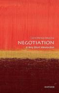 Negotiation: A Very Short Introduction di Carrie Menkel-Meadow edito da Oxford University Press