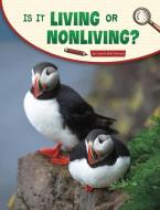 Is It Living or Nonliving? di Lisa M. Bolt Simons edito da PEBBLE BOOKS