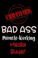 Certified Bad Ass Miracle-Working Media Buyer: Funny Gift Notebook for Employee, Coworker or Boss di Genius Jobs Publishing edito da INDEPENDENTLY PUBLISHED