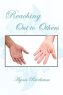 Reaching Out to Others di Agnes Bierbaum edito da Xlibris