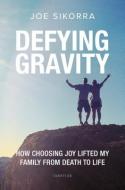 Defying Gravity: How Choosing Joy Lifted My Family from Death to Life di Joe Sikorra edito da IGNATIUS PR