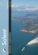 Solent Cruising Companion di Derek Aslett edito da Fernhurst Books Limited