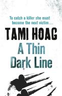 A Thin Dark Line di Tami Hoag edito da Orion Publishing Co