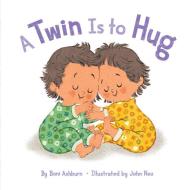 A Twin Is to Hug di Emiri Hayashi edito da Abrams