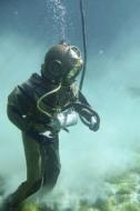 Underwater Diver in Old Fashioned Diving Suit Journal: 150 Page Lined Notebook/Diary di Cool Image edito da Createspace Independent Publishing Platform