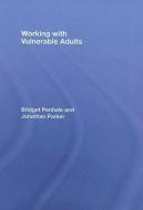 Working with Vulnerable Adults di Bridget (University of Sheffield Penhale, Jonathan (Bournemouth University Parker edito da Taylor & Francis Ltd