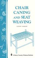 Chair Caning and Seat Weaving: Storey Country Wisdom Bulletin A-16 di Cathy Baker edito da STOREY PUB