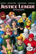 Justice League International, Volume 4 di Keith Giffen edito da DC Comics