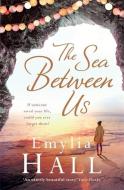 The Sea Between Us di Emylia Hall edito da Headline Publishing Group