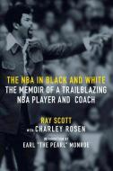 The NBA in Black and White: The Memoir of a Trailblazing NBA Player and Coach di Ray Scott, Charley Rosen edito da SEVEN STORIES