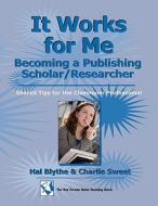 It Works for Me: Becoming a Publishing Scholar/Researcher: Shared Tips for the Classroom Professional di Hal Blythe, Charlie Sweet, Dr Hal Blythe edito da New Forums Press