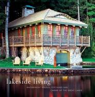 Lakeside Living: Waterfront Houses, Cottages, and Cabins of the Great Lakes di Linda Leigh Paul edito da Universe Publishing(NY)