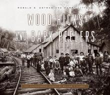 Wood Hicks and Bark Peelers di Ronald E. Ostman edito da Penn State University Press