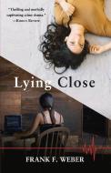 Lying Close di Frank Weber edito da MOON FINDER