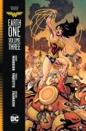 Wonder Woman: Earth One Vol. 3 di Grant Morrison edito da D C COMICS