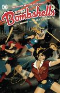 DC Bombshells: The Deluxe Edition Book Two di Marguerite Bennett edito da D C COMICS