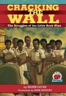 Cracking the Wall: The Struggles of the Little Rock Nine di Eileen Lucas edito da FIRST AVENUE