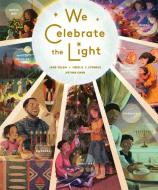 We Celebrate the Light di Jane Yolen, Heidi E Y Stemple edito da Penguin Young Readers Group