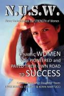 Never Underestimate the Strength of Women di Joyce Keating Steinert, Kerin Martucci edito da KAM Consultants, Inc.