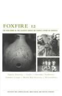 Foxfire 12: War Stories, Cherokee Traditions, Summer Camps, Square Dancing, Crafts, and More Affairs of Plain Living di Foxfire Fund Inc edito da TURTLEBACK BOOKS