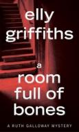A Room Full of Bones di Elly Griffiths edito da MARINER BOOKS