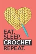 Eat Sleep Crochet Repeat: Funny Novelty Crochet Gift Notebook: Awesome Lined Journal for Crocheters: Living Coral di Silver Fox Publishing edito da INDEPENDENTLY PUBLISHED