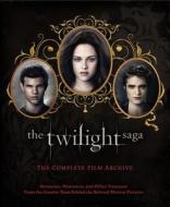 The Twilight Saga: The Complete Film Archive: Memories, Mementos, and Other Treasures from the Creative Team Behind the  di Robert Abele edito da LITTLE BROWN & CO