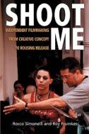 Shoot Me: Independent Filmmaking from Creative Concept to Rousing Release di Rocco Simonelli edito da Allworth Press