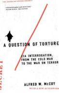 A Question of Torture: CIA Interrogation, from the Cold War to the War on Terror di Alfred W. McCoy edito da ST MARTINS PR 3PL