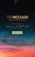 The Message Devotional Bible, Large Print (Softcover): Featuring Notes and Reflections from Eugene H. Peterson di Eugene H. Peterson edito da NAV PR