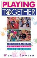 Playing Together: 101 Terrific Games and Activities That Children Ages Three to Nine Can Do Together di Wendy Smolen edito da FIRESIDE BOOKS