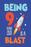 Being 9 Years Old Is a Blast: 9th Birthday Party Celebration Rocket Draw & Write Notebook di Creative Juices Publishing edito da LIGHTNING SOURCE INC