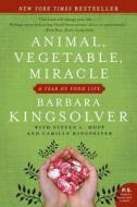 Animal, Vegetable, Miracle: A Year of Food Life di Barbara Kingsolver edito da Harper Perennial