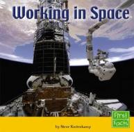 Working in Space di Steve Kortenkamp edito da Capstone