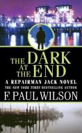 The Dark at the End di F. Paul Wilson edito da ST MARTINS PR 3PL